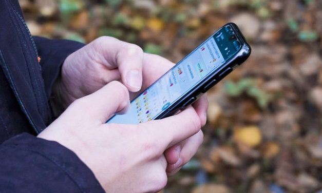 O que escrever na primeira mensagem para uma mulher (com exemplos prontos)