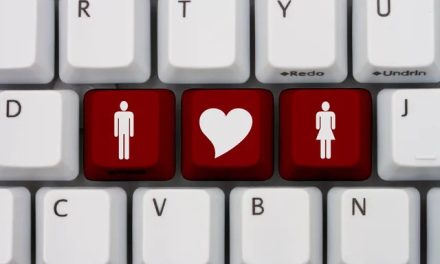 Sites de encontros gratuitos vs pagos: qual compensa mais?